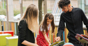 girl with parents